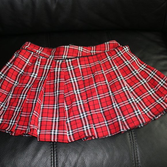 Red Short Kilt - Picture 3 of 3